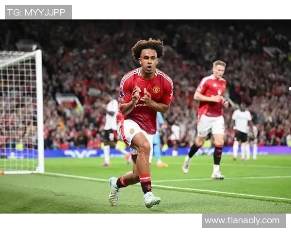 英超球队曼联宣布引进巴塞罗那前锋,球迷热议新赛季前景 英超球队曼联宣布引进巴塞罗那前锋,球迷热议新赛季前景