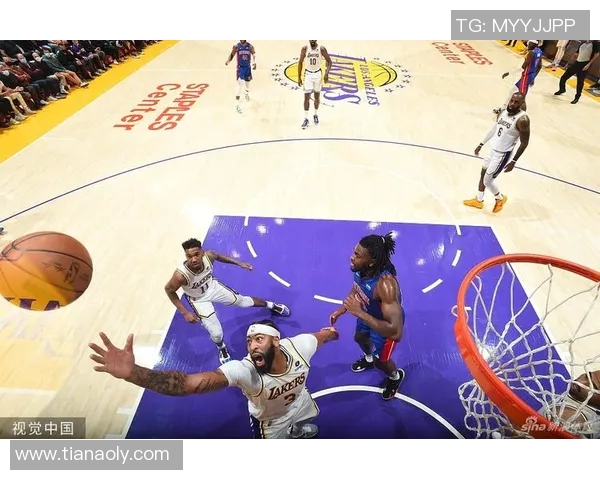 湖人对阵活塞的最新赛况分析与球员表现点评 湖人对阵活塞的最新赛况分析与球员表现点评