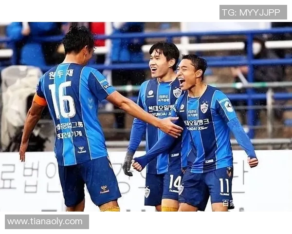 蔚山现代与尚城尚武的激烈对决展现足球魅力与战术智慧的巅峰较量 蔚山现代与尚城尚武的激烈对决展现足球魅力与战术智慧的巅峰较量